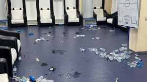 Ovako svlačionicu ostavlja klub koji sedmično na samo četiri igrača izdvoji četiri miliona eura