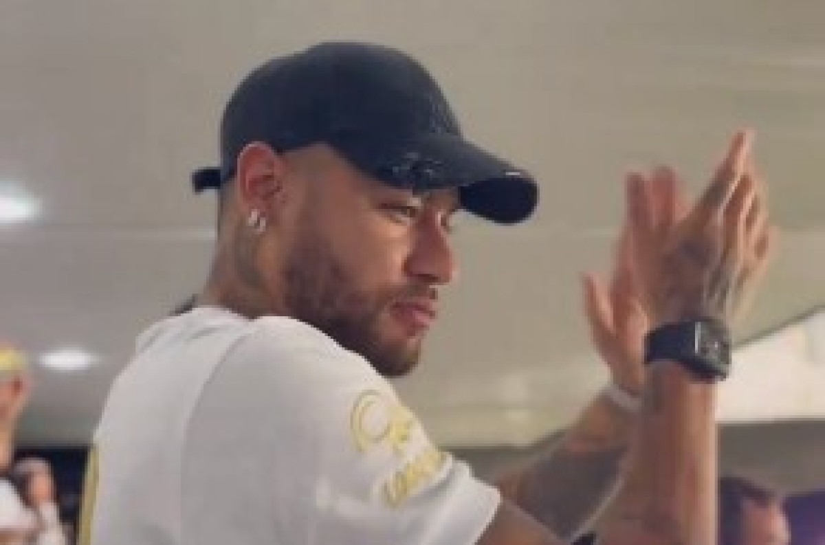 Neymar sa kultnom "desetkom" na tribinama - Brazilac ima novi klub, potpisuje 2025. godine?!