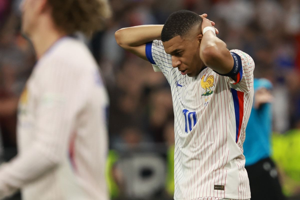Mbappe prozvao Deschampsa i izazvao zemljotres u Francuskoj: "Ako želi neka vam kaže, meni je..." Mbappe prozvao Deschampsa i izazvao zemljotres u Francuskoj: "Ako želi neka vam kaže, meni je..."