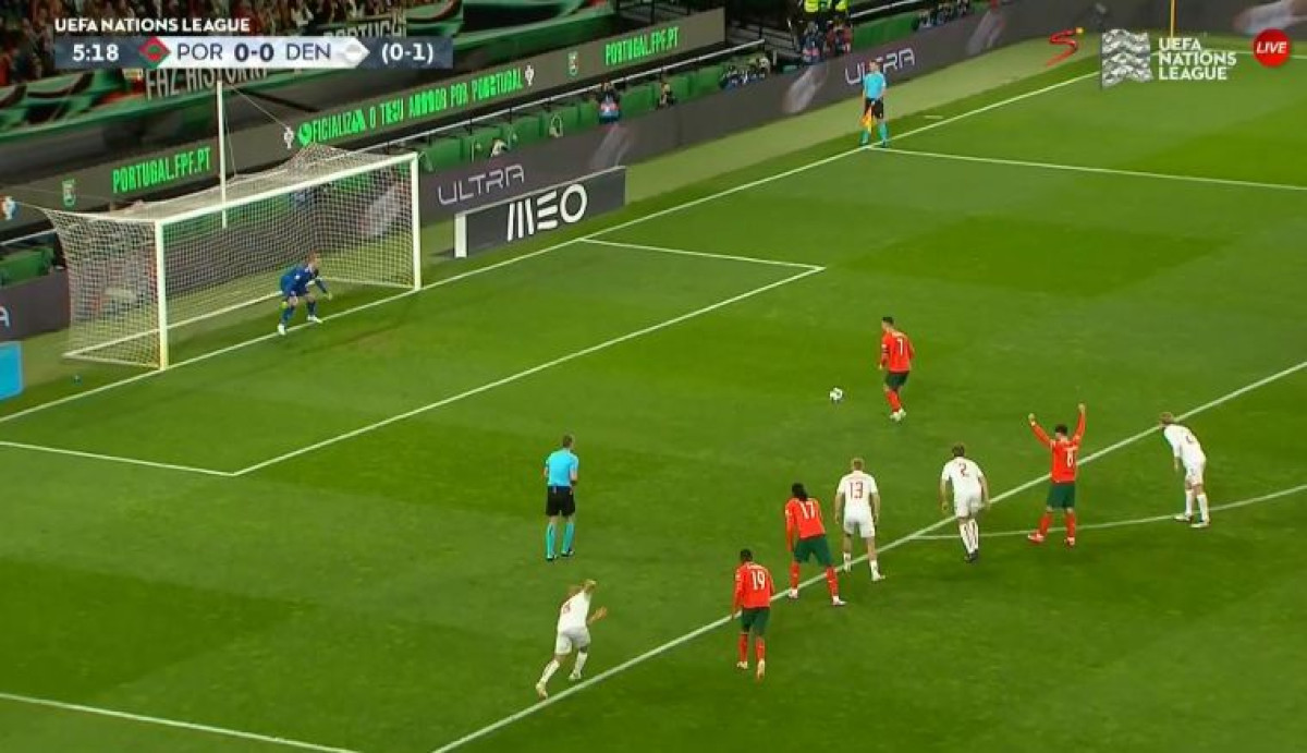 Možda je vrijeme za penziju: Ronaldo namjestio loptu na bijelu tačku, a onda u očaj bacio Portugalce