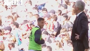 Ancelotti mu rekao da ide na zagrijavanje, a onda su kamere snimile reakciju šokiranog Hazarda