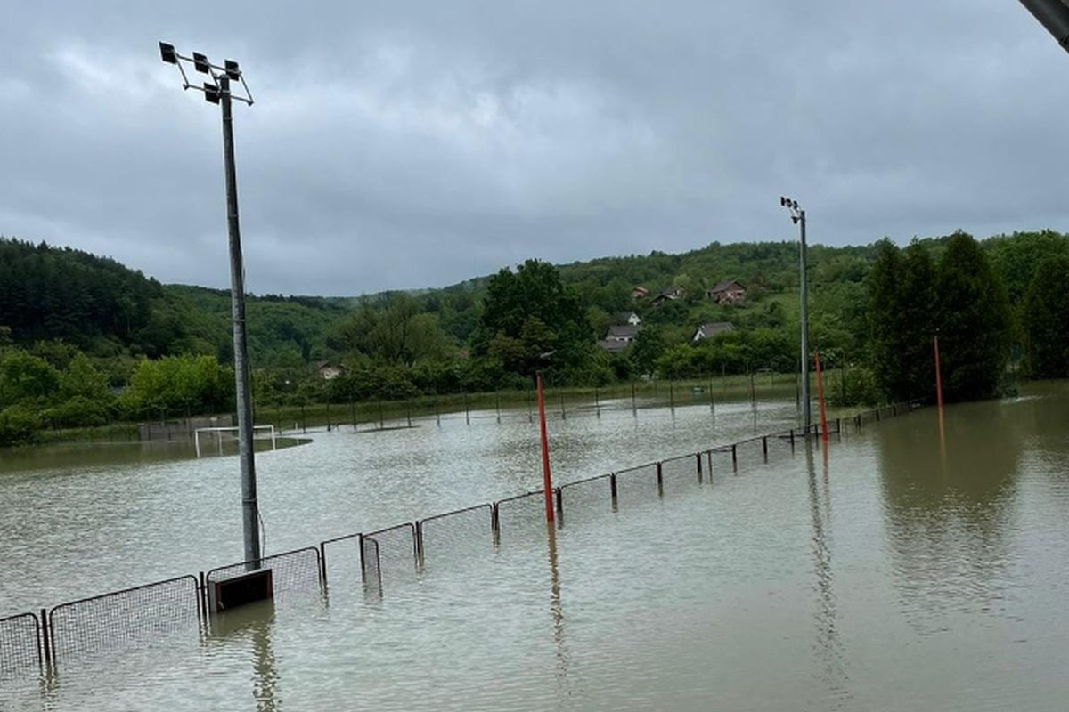 Stadion bh. kluba pod vodom, situacija alarmanta, odgođena i naredna utakmica