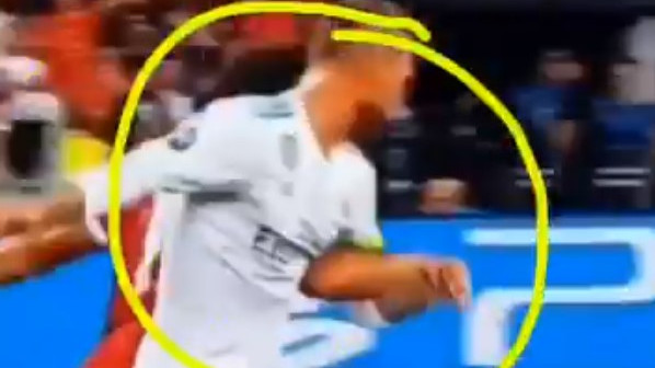 Pojavio se video koji iz drugog ugla pokazuje čuveni duel Ramosa i Salaha: Je li kapiten Reala kriv?