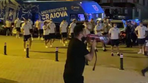 Nakon izgubljene titule Koljića i saigrače dočekale stotine navijača ispred stadiona