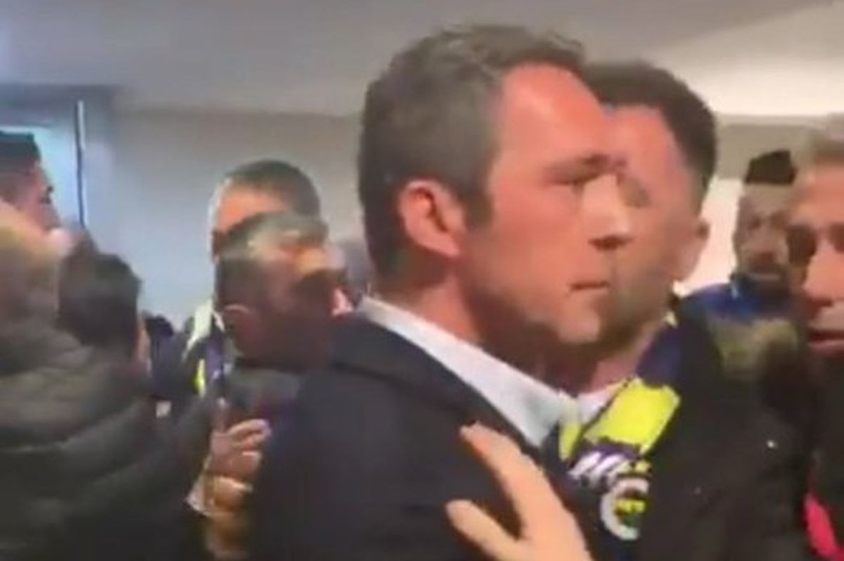 Predsjednik Fenerbahcea skočio među ljutite navijače: Pogledajte kako se proveo u hodniku