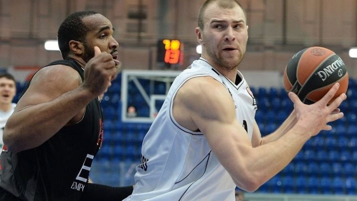 Partizan raskinuo suradnju s Artsiomom Parakhouskim
