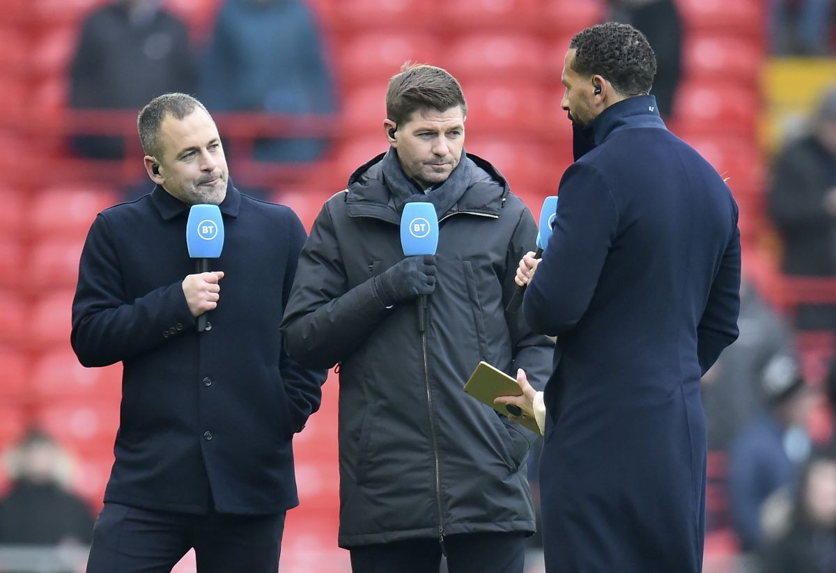 Gerrard se "spustio na koljena" mladoj zvijezdi, tokom prijenosa uživo molio ga da dođe u Liverpool