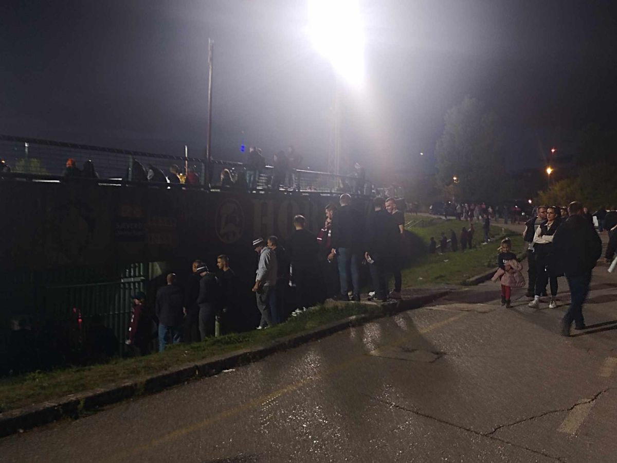 Veliki broj navijača Sarajeva pristiže na Koševo, bit će spektakularno na tribinama