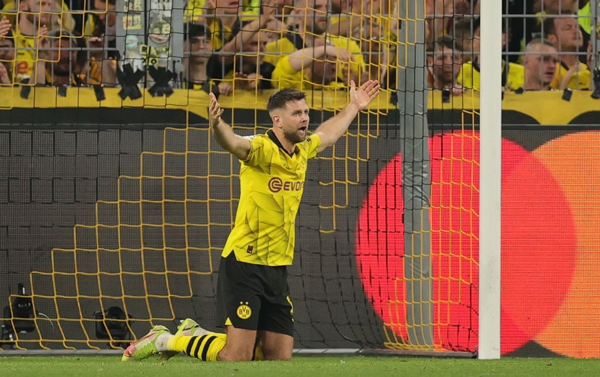 Tokom odmora saznao šta mu Dortmund radi iza leđa, odmah je poručio da želi transfer! Tokom odmora saznao šta mu Dortmund radi iza leđa, odmah je poručio da želi transfer!