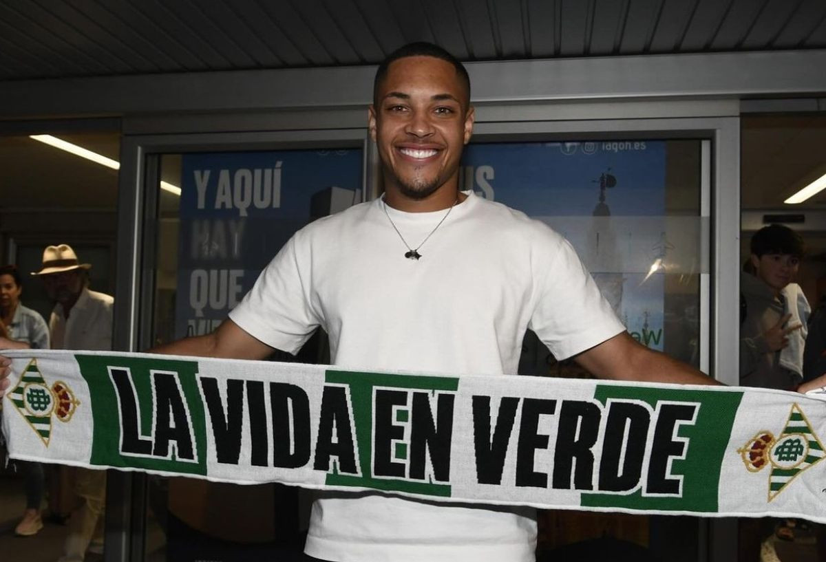 Barcelona se konačno riješila Roquea, Brazilac otišao u Betis, pa navijači saznali pravu istinu Barcelona se konačno riješila Roquea, Brazilac otišao u Betis, pa navijači saznali pravu istinu