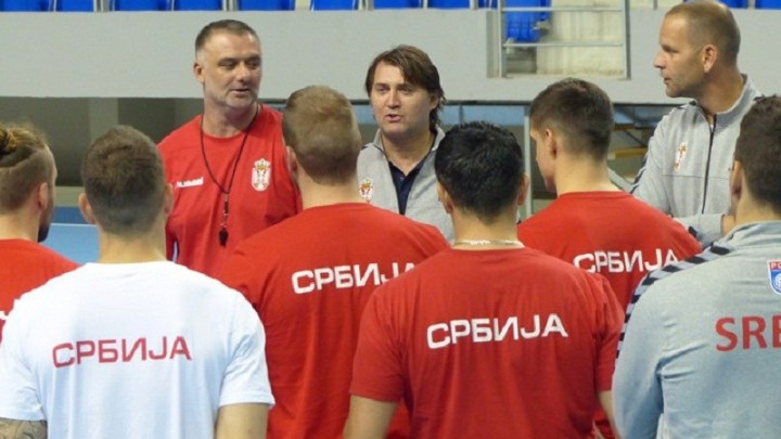 Srbija i Hrvatska na prvim iskušenjima, Červar pod pritiskom