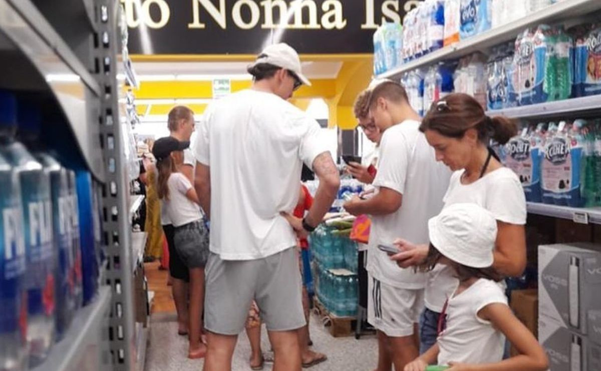 Izgledaju jezivo: Ibrahimović ulovljen u supermarketu, niko nije skidao pogled s njegovih stopala