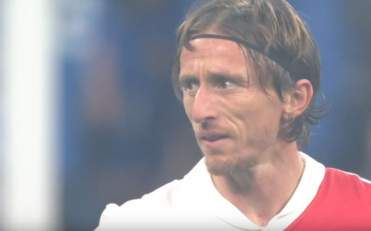 Modrić je znao šta slijedi: Nezapamćena reakcija Kovačića nakon što ga je "iznenadio" Dalić! Modrić je znao šta slijedi: Nezapamćena reakcija Kovačića nakon što ga je "iznenadio" Dalić!