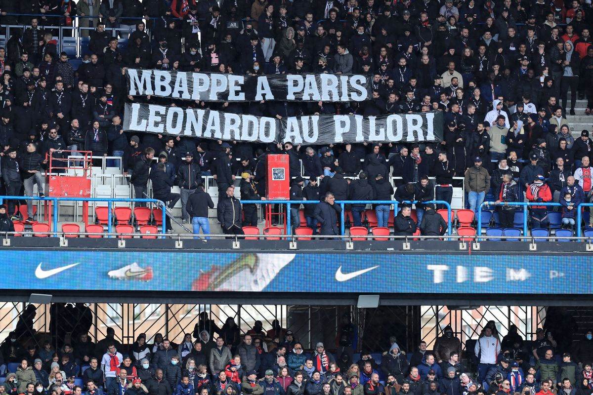 Vruće jutro u Parizu, navijači žele odlazak bogatih ulagača: "PSG nikad neće biti katarski" Vruće jutro u Parizu, navijači žele odlazak bogatih ulagača: "PSG nikad neće biti katarski"