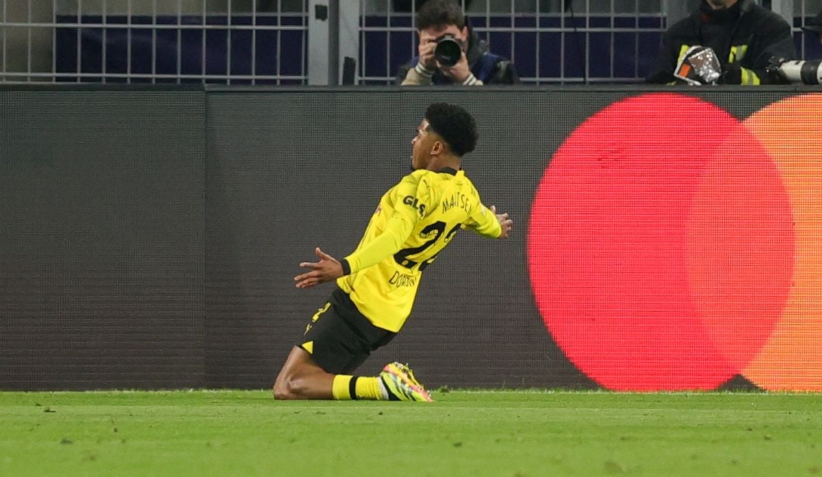 Sudija je svirao kraj u Dortmundu, a onda scena za pamćenje: Samo je legao na teren...