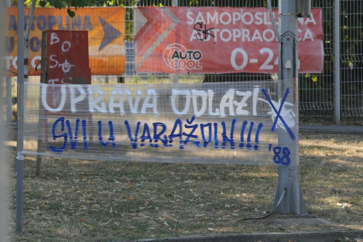 Godinama u vrhu HNL-a, sada su na dnu: "U subotu zapalite svijeću ispred stadiona..." Godinama u vrhu HNL-a, sada su na dnu: "U subotu zapalite svijeću ispred stadiona..."