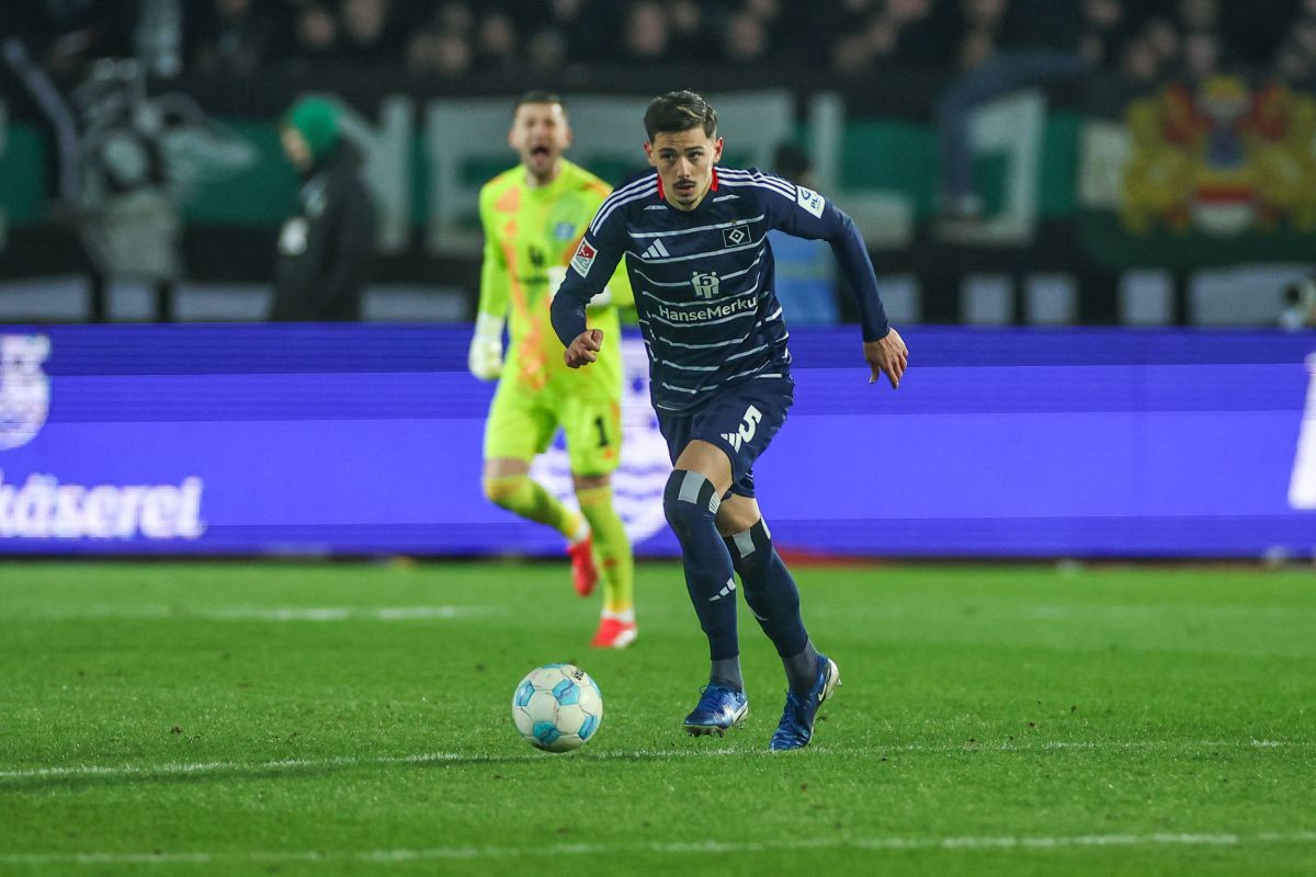 Barbarez ga se nedavno lagano odrekao, a sada je poznata i odluka HSV-a o Hadžikaduniću Barbarez ga se nedavno lagano odrekao, a sada je poznata i odluka HSV-a o Hadžikaduniću