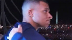 Kylian Mbappe je potpuno uništen: Svi u nevjerici gledaju u napadača PSG-a