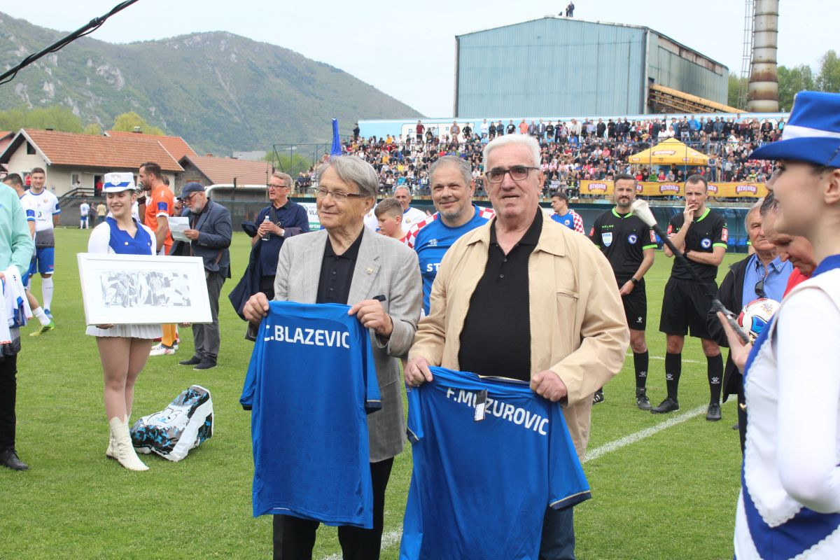 Lijepa nogometna slika danas je poslana sa stadiona Pirota u Travniku