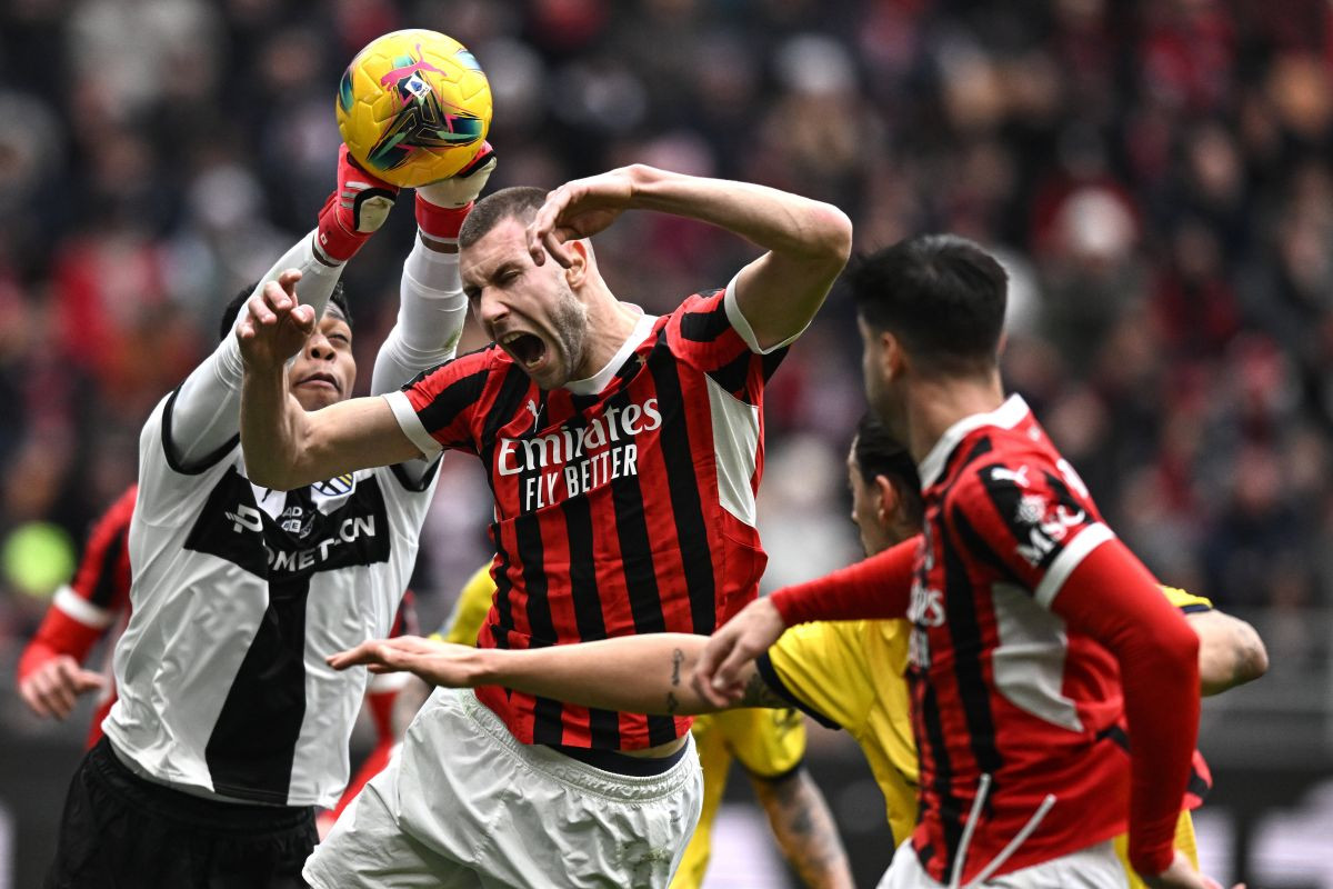AC Milan ima čudovište iz Srbije: Do jučer je Pavlović bio otpisan, a danas odigrao partiju karijere AC Milan ima čudovište iz Srbije: Do jučer je Pavlović bio otpisan, a danas odigrao partiju karijere