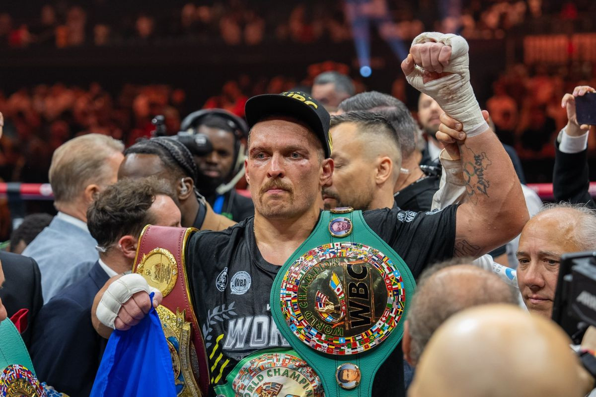 Oleksandr Usyk je apsolutni prvak svijeta teške kategorije! Oleksandr Usyk je apsolutni prvak svijeta teške kategorije!