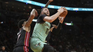 Nurkić neće biti sretan nakon još jedne utakmice za Hornetse