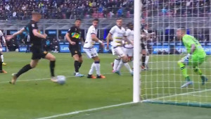 Džeko takve šanse ne propušta: Dijamant pogodio za 2:0 protiv Verone