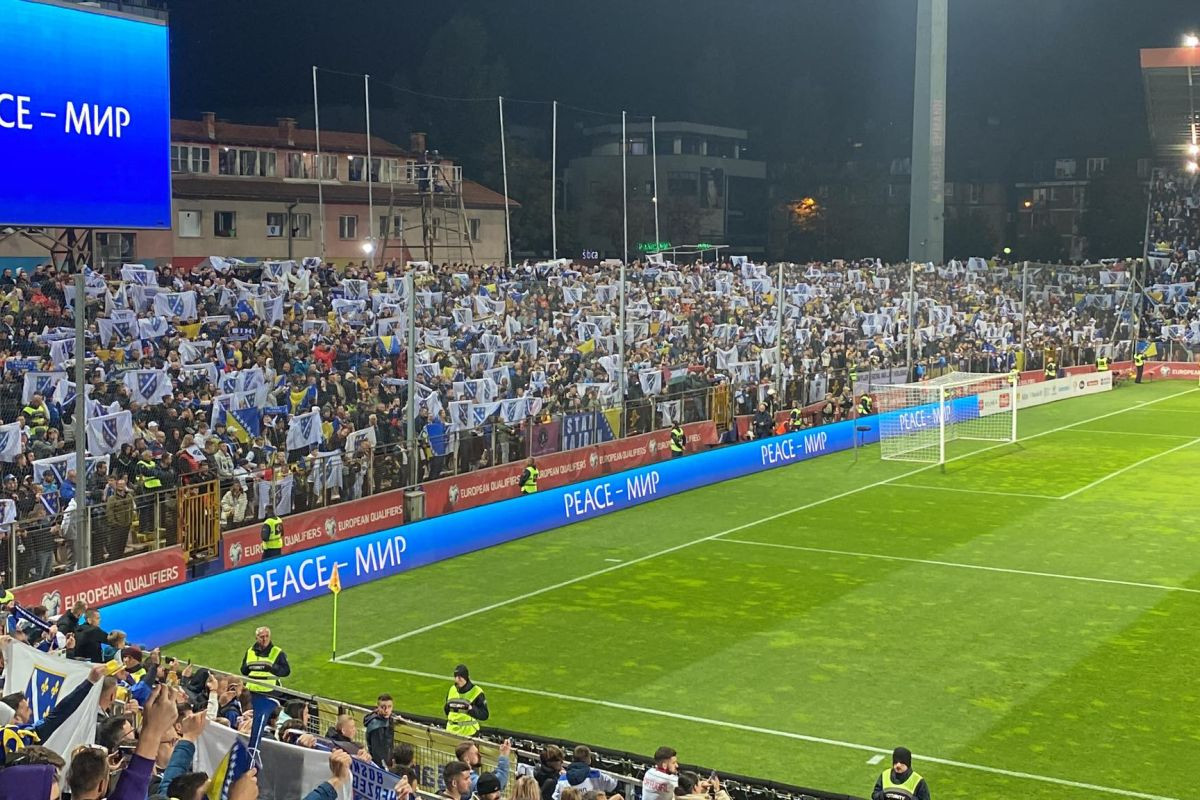 Nikad više ljiljana na Bilinom polju - Pogled na tribine je čudesan Nikad više ljiljana na Bilinom polju - Pogled na tribine je čudesan