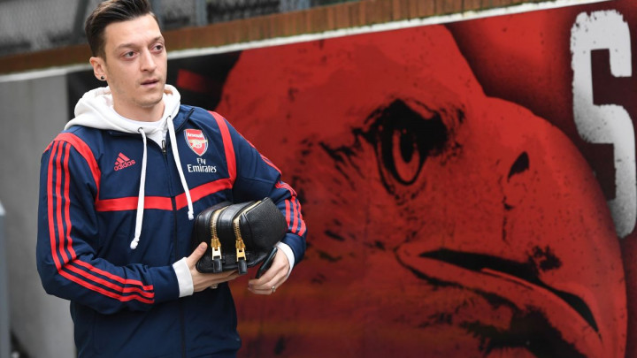 Ozil razočarao čelnike Arsenala: "Ja sam taj koji odlučuje da li će ići, a ne drugi ljudi"