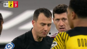 Lewandowski se spremao da izvede slobodnjak, a s tribina mu skandirali "Messi, Messi"