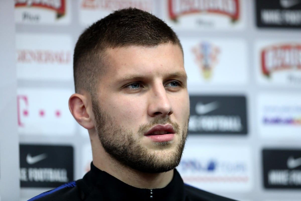 Ivan Perišić pravo niotkuda uznemirio navijače Hajduka, razlog je Ante Rebić: "Ovo je laž" Ivan Perišić pravo niotkuda uznemirio navijače Hajduka, razlog je Ante Rebić: "Ovo je laž"