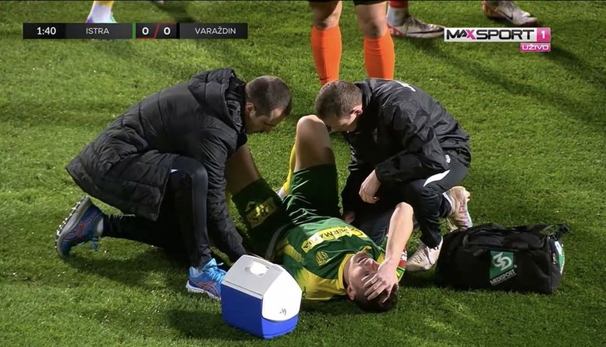 Užas već u 1. minuti - Fudbaler Istre doživio tešku povredu!
