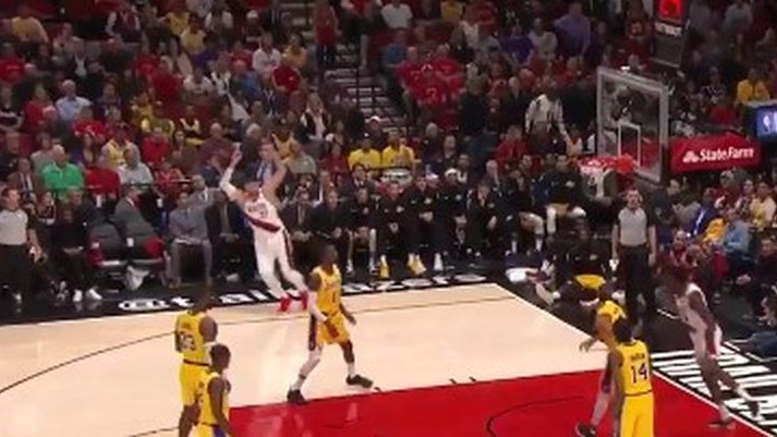 Nurkić je nakon ovog zakucavanja samo mogao da se uhvati za glavu