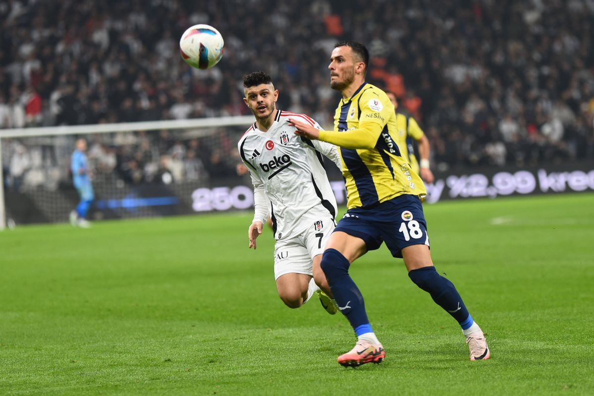 Mourinho Filipu Kostiću zatvorio vrata Fenerbahčea, Srbin već sutra u novom klubu Mourinho Filipu Kostiću zatvorio vrata Fenerbahčea, Srbin već sutra u novom klubu