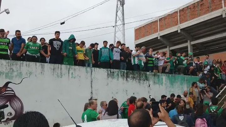 Hiljade ljudi na stadionu Chapecoensea se molilo za žrtve