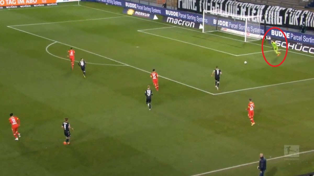 Bruka golmana Bayera: Samo je trebao da ispuca loptu, a on zabije autogol Bruka golmana Bayera: Samo je trebao da ispuca loptu, a on zabije autogol