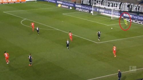 Bruka golmana Bayera: Samo je trebao da ispuca loptu, a on zabije autogol