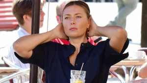 Lijepa Mašo, gdje si odjednom nestala? Ukrajina gori, a šta radi Šarapova?