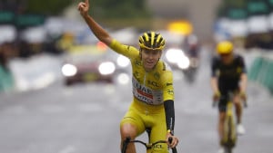 Slovenija, zemlja mala i ponosna - Pogi kao raketa: Tadej Pogačar je ostao vladar Tour de Francea