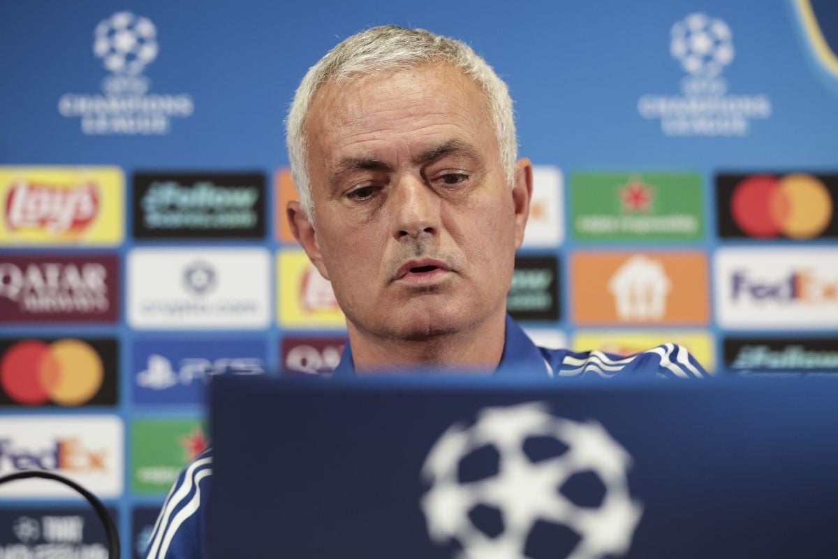 Mourinho uoči utakmice sa Benficom spomenuo Upravi Fenera i napravio pometnju u Istanbulu Mourinho uoči utakmice sa Benficom spomenuo Upravi Fenera i napravio pometnju u Istanbulu