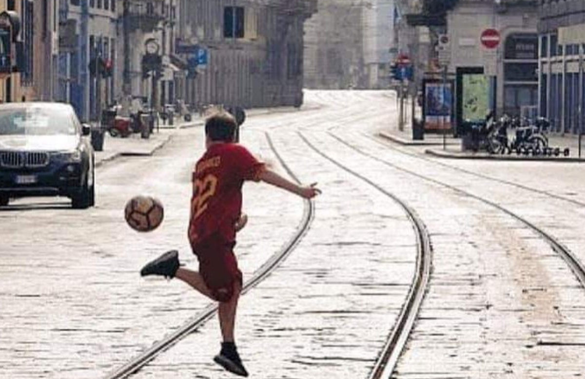 Dječak s loptom u praznom gradu rastužio zvijezdu Rome: "Čekat ću te!"