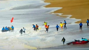 Poznati surfer preminuo hvatajući najveće talase u životu - "Nije mu bilo pomoći"