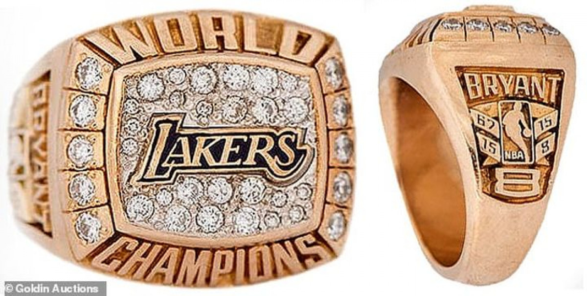 Prsten kojeg je Kobe poklonio majci prodat za više od 200.000 dolara