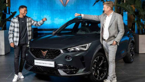 Barcin tinejdžer dobio novi automobil od sponzora, a uopšte ga ne može voziti