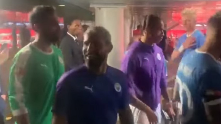 "Aguero, moja sestra te voli! Odlično, reci joj neka navrati večeras"