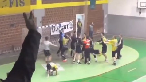 Nestvarna scena iz Gračanice: Igrač domaćeg tima brutalno udario protivnika