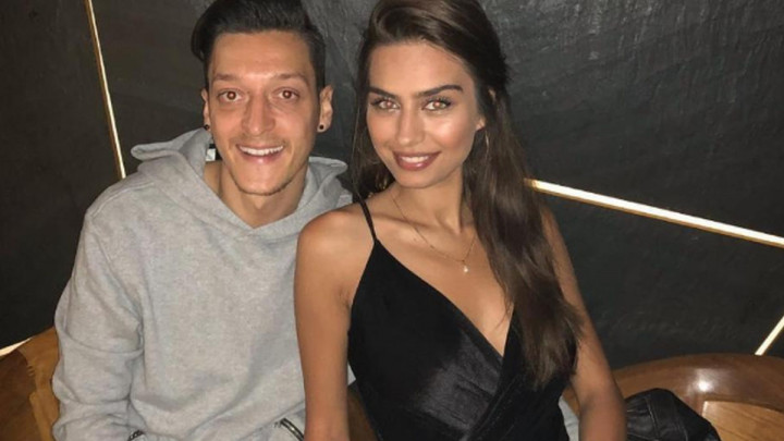 Mesut Ozil postao otac, on i supruga Amine djevojčici dali prelijepo ime