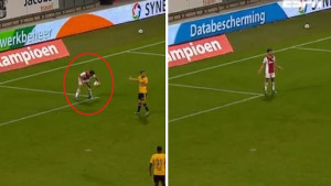 Protiv Ajaxa je dosuđen jedan od najbizarnijih penala ikada, ali sve je "po zakonu"