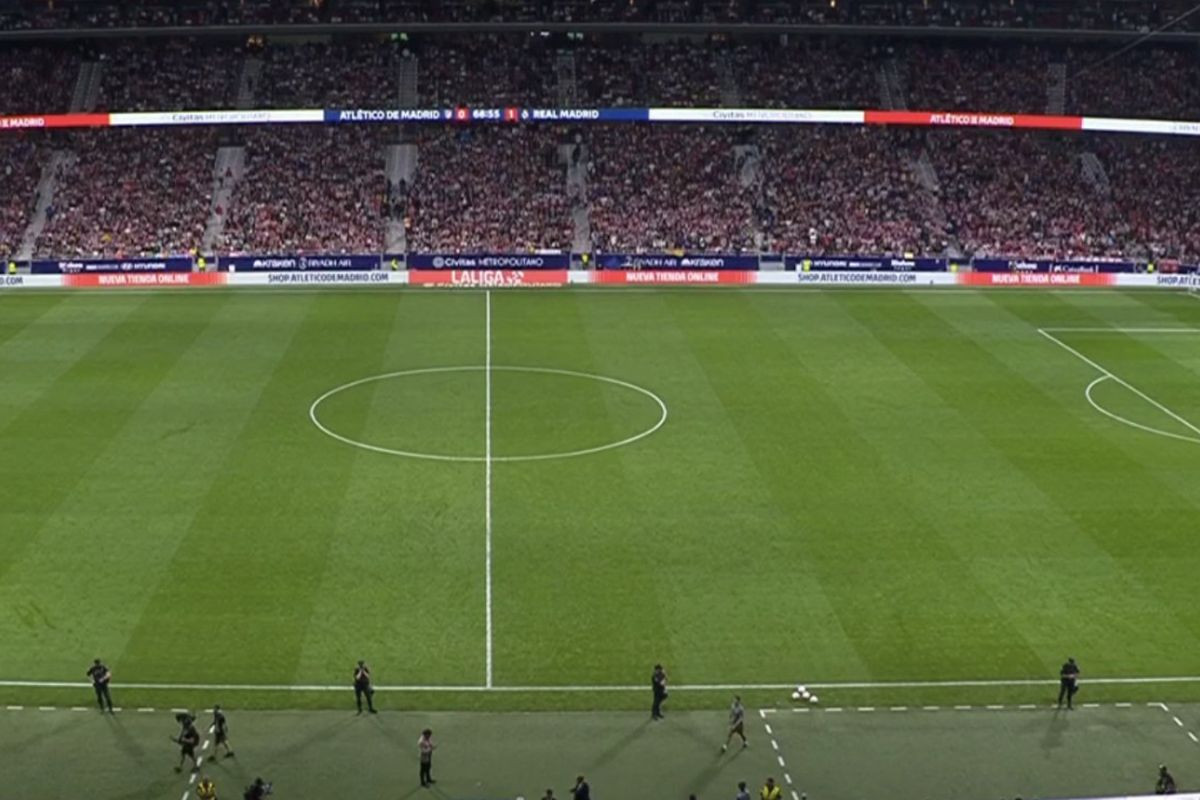 Skandal u Madridu: Prekinut meč Atletico - Real! Skandal u Madridu: Prekinut meč Atletico - Real!