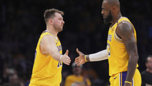 LeBron i Luka će biti "dynamic duo": Dončić i James pogodili identičan šut u sinoćnjom meču